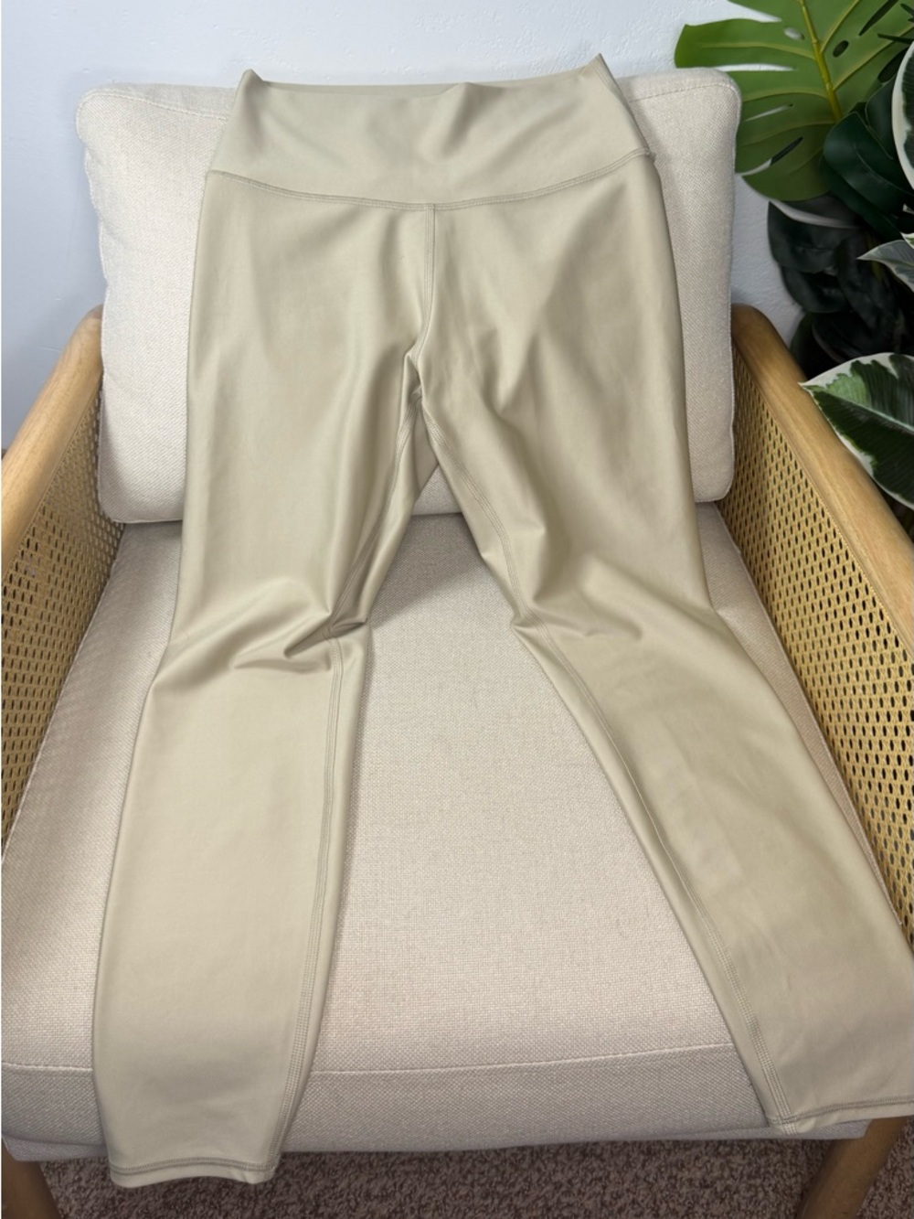 Alo Yoga Airlift High Waist Leggings 26" Size medium - Picture 2 of 10